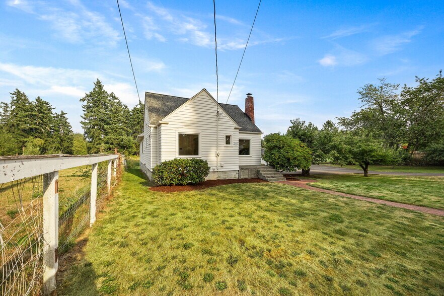 Building Photo - 12121 47th Ave E