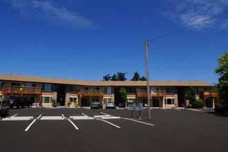 Building Photo - Meadowlark