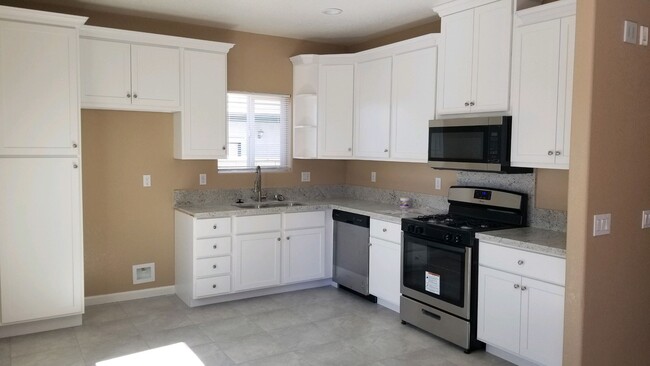 Building Photo - GORGEOUS BRAND NEW 2 BEDROOM 2 BATH QUARTZ...