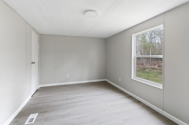 Building Photo - 23481 Redwood Dr
