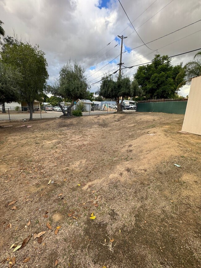Building Photo - Beautiful rehabbed manufacture home in Lak...