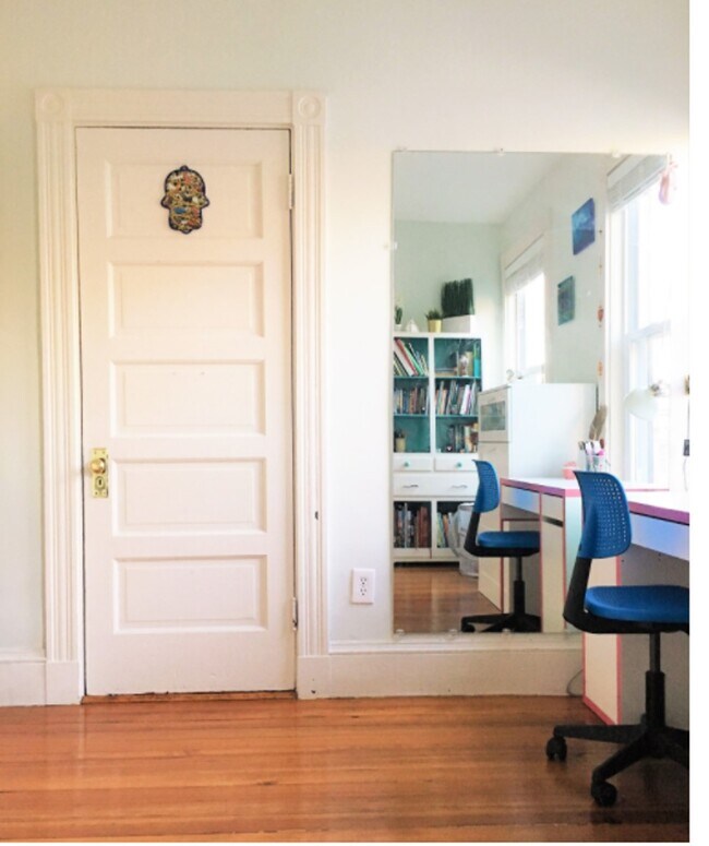 Building Photo - 12 Oliver Rd