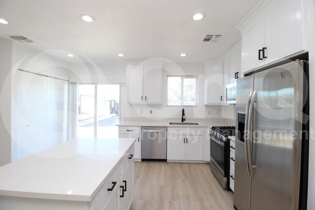 Building Photo - 4148 N 15th Ave