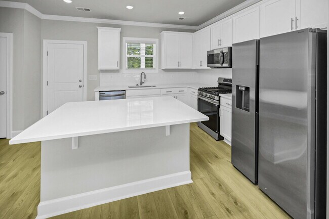 Building Photo - Brand-New 4BR Home in Prime Columbia Location!