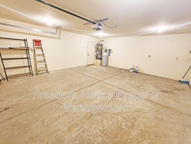 Building Photo - 3120 E Easy St