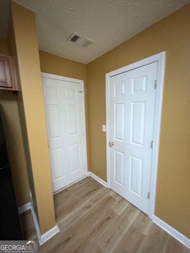 Building Photo - 363 Arrowhead Dr