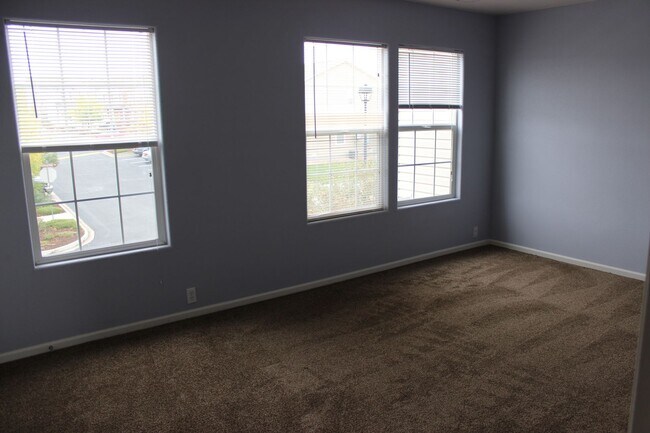 Building Photo - TWO BEDROOM TOWNHOME