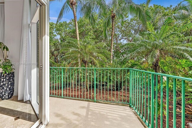 Building Photo - 20000 E Country Club Dr