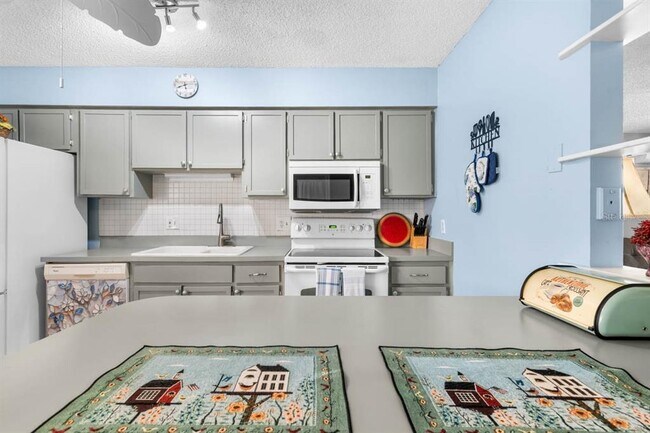 Building Photo - 706 W Brockton Pl