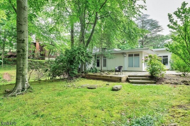 Building Photo - 27 Great Hills Terrace