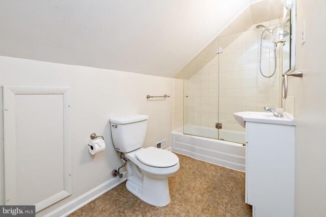 Building Photo - 1305 Sylvan Dr