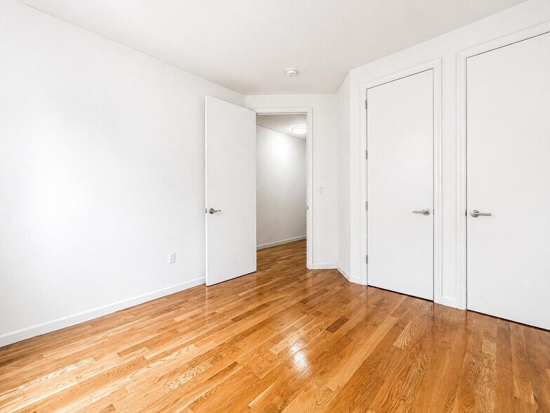 Building Photo - 609 W 137th St