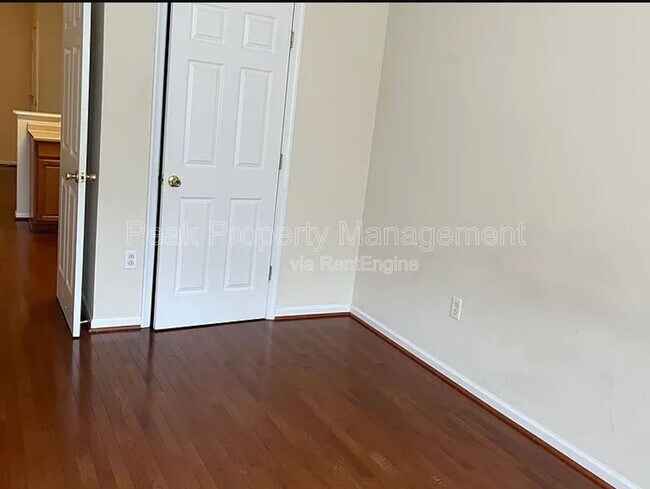 Building Photo - 1106 W Main St