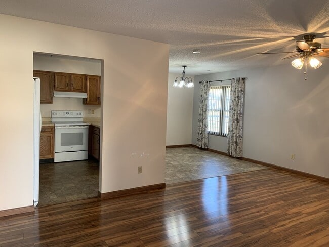 Building Photo - 32 Rabbit Trail Dr