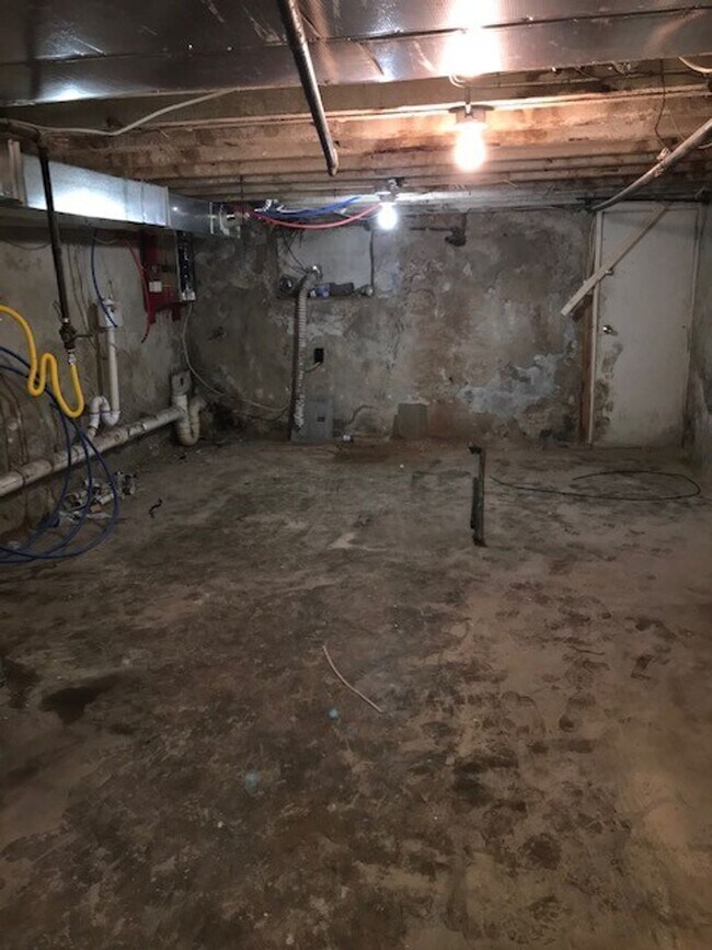 Building Photo - Large West Oak Lane home
