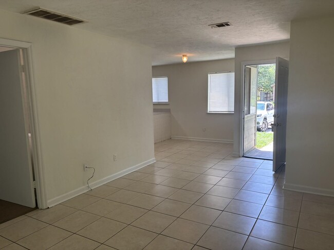 Building Photo - 6169 Greenon Ln