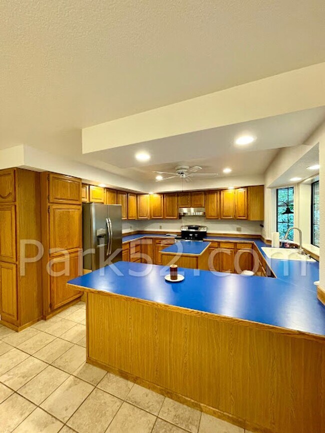 Building Photo - 1/2 Off First Full Month! 4 Bedroom Single...