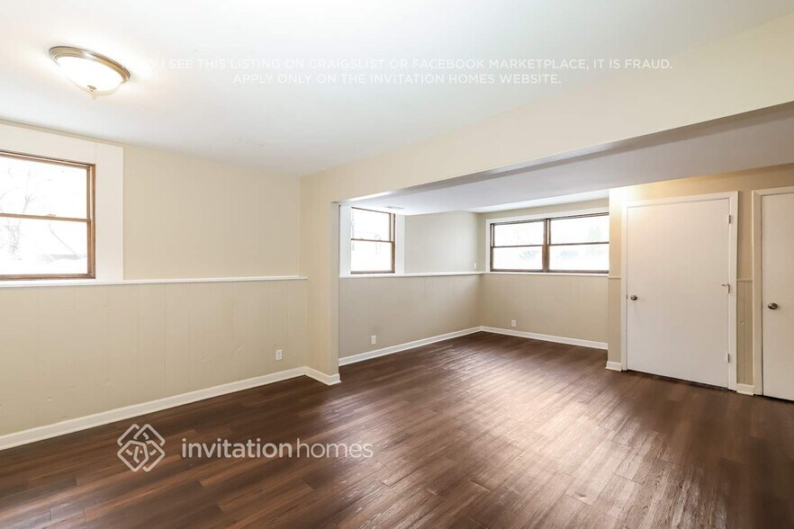 Building Photo - 42 Holly Dr