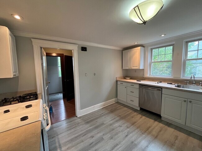 Building Photo - 38 Olcott St