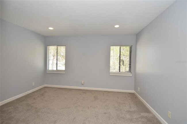 Building Photo - 56 Club House Dr