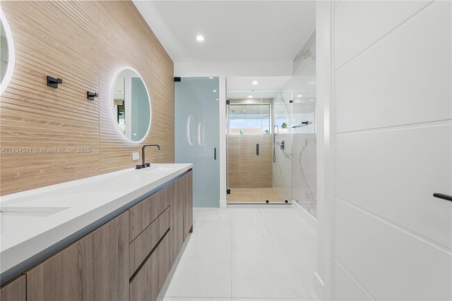 Building Photo - 813 NE 17th Terrace