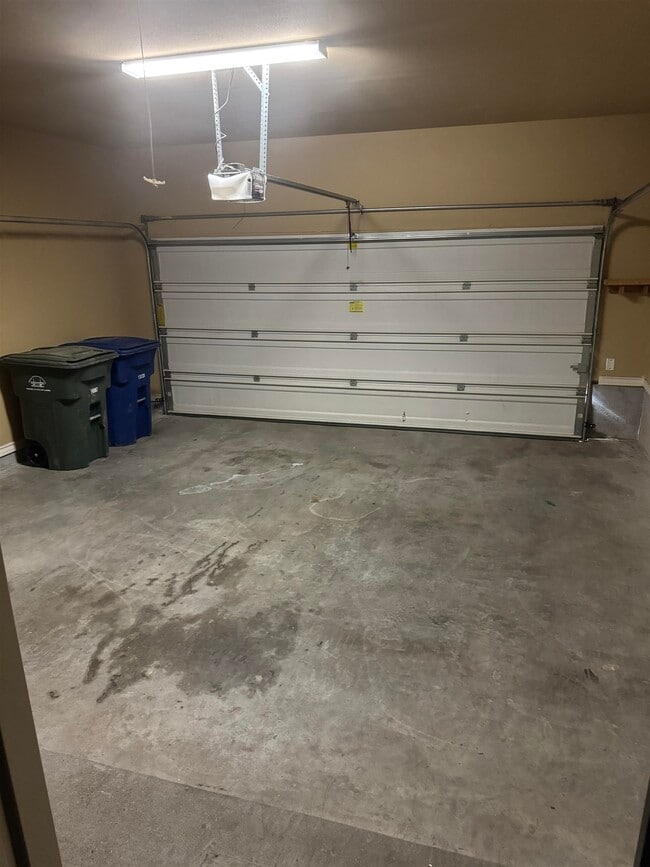 Building Photo - 212 Sandhill Oak