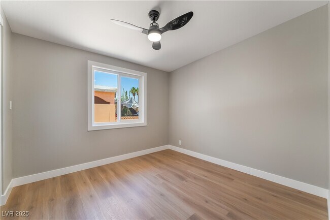Building Photo - 2749 Del Mar Pl