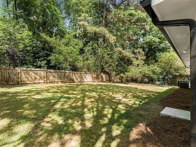 Building Photo - 454 Oak Dr SE