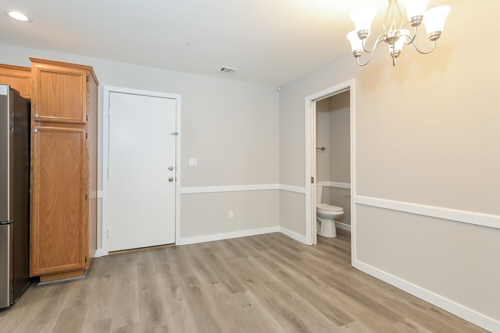 Building Photo - 5454 Dungaree St