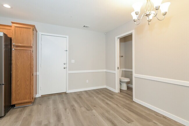 Building Photo - 5454 Dungaree St