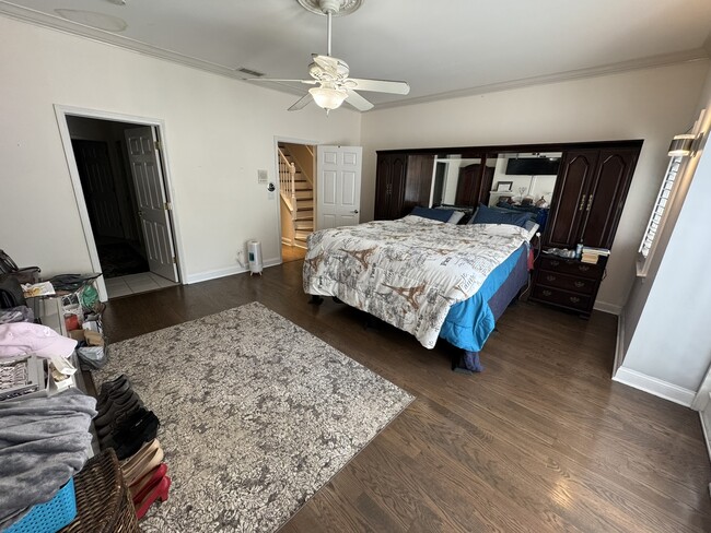 Building Photo - 1413 S Prairie Ave