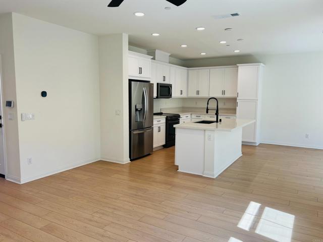 Building Photo - 530 Longmeadow St
