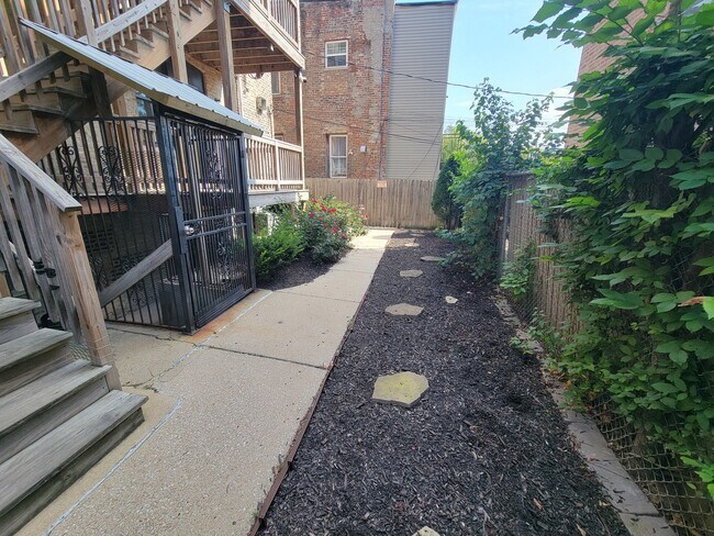 Building Photo - 3257 W Pierce Ave
