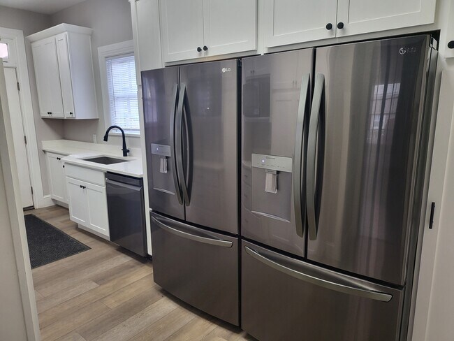 Building Photo - 226 E 16th Ave