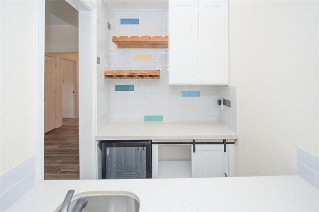 Building Photo - 738 Plainwood Dr