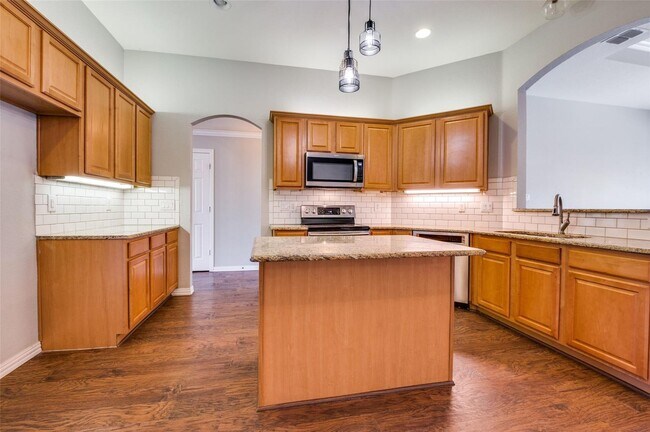 Building Photo - Amazing 3 Bed, 2 Bath Rental Available in ...
