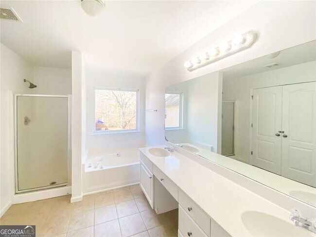 Building Photo - 1068 South Gordon Rd SW