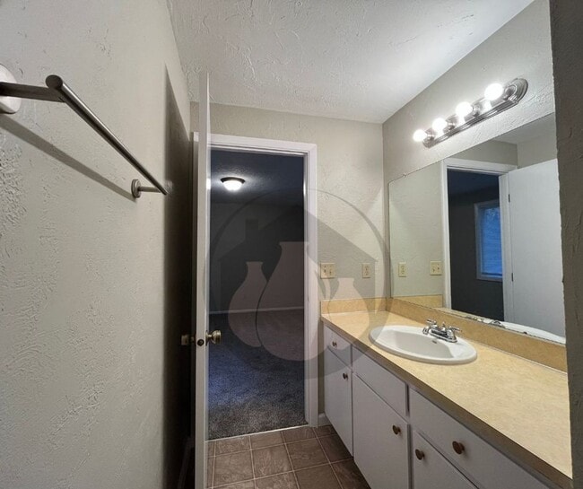 Building Photo - Single Level House-S Salem. Ready to Move in!!!