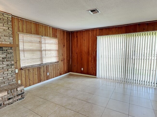 Building Photo - 2512 Sea Breeze Ct