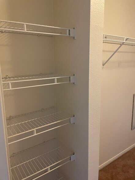 Building Photo - 2111 Sealion Dr