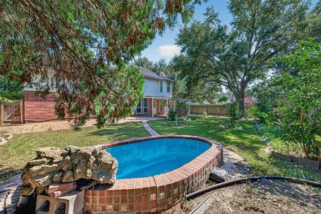 Building Photo - 12110 Laurel Ct