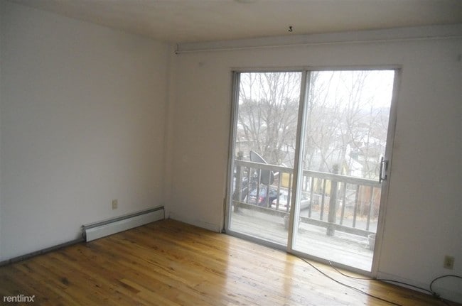 Building Photo - 2 br, 1 bath Apartment - 224 Harry L Dr TLC