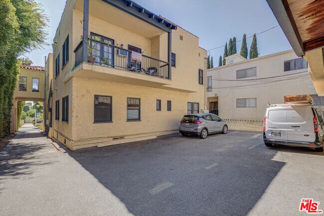 Building Photo - 4427 Finley Ave