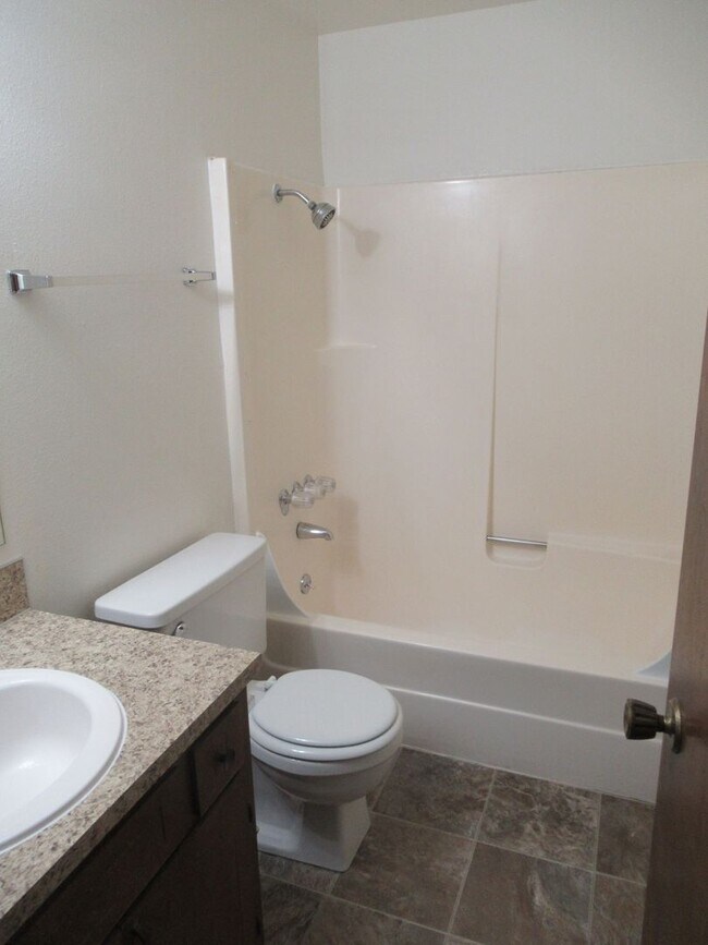 Building Photo - One Bedroom Apartment w/ Washer and dryer