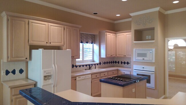 Building Photo - 12400 Village Ln