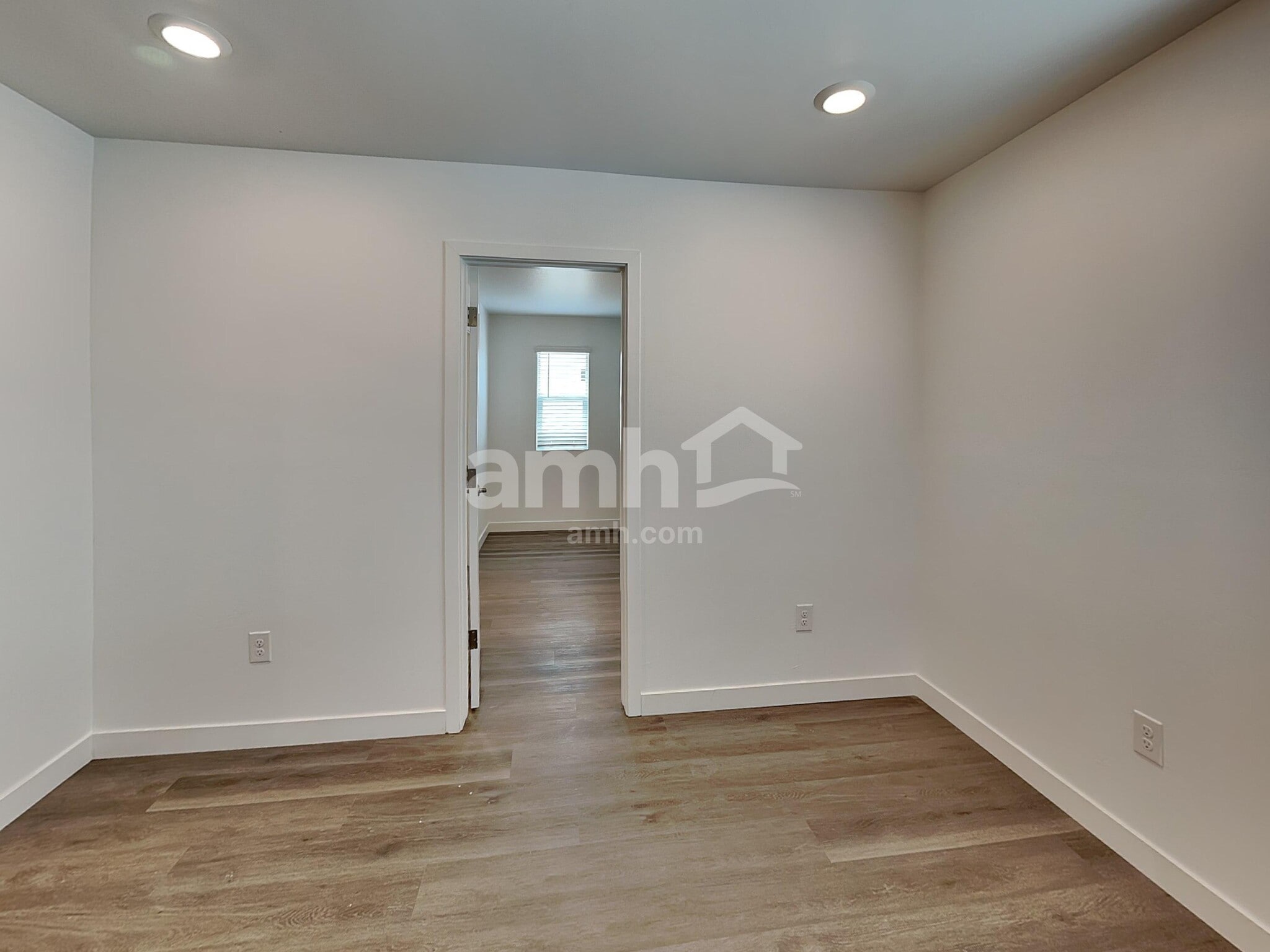 Building Photo - 6216 W Calle Lingo