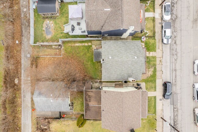 Building Photo - Stunning 3 bedroom home in Aliquippa available May 1!