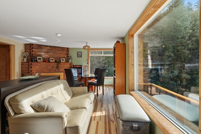 Building Photo - 11582 Washougal River Rd