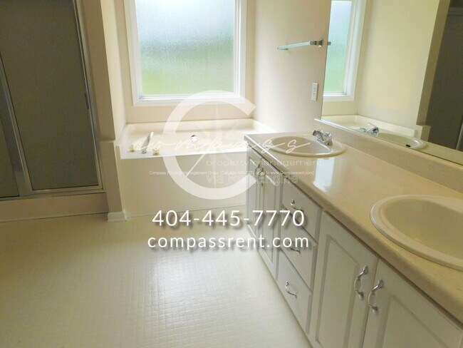 Building Photo - 428 Shadowbrooke Cir SW