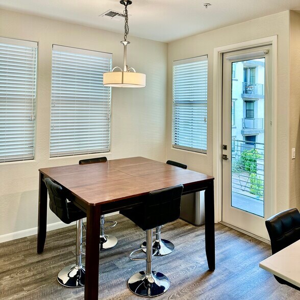 Building Photo - 2090 S Dorsey Ln
